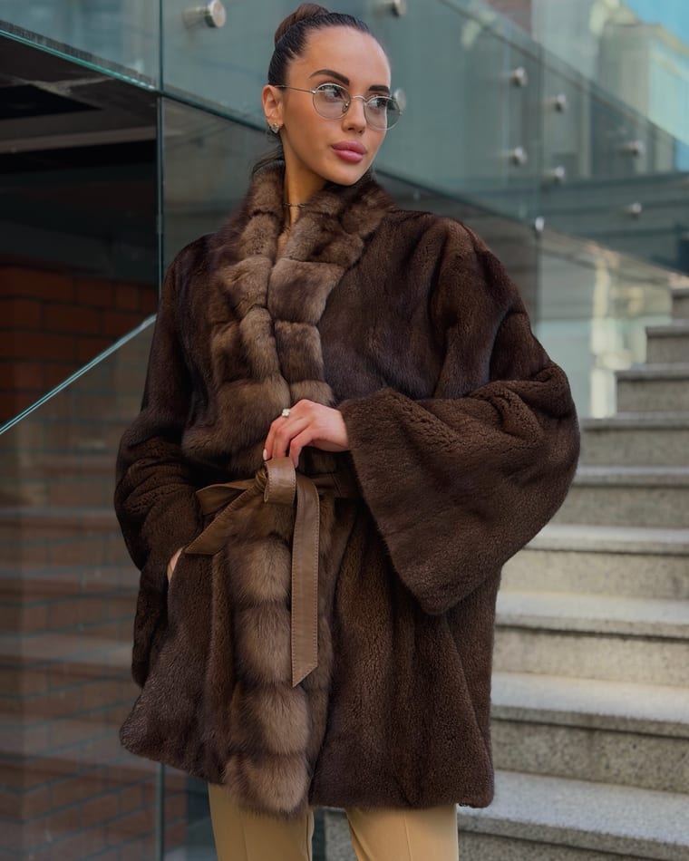 New line❤️‍🔥

Неймовірна лінійка шуб з аукціону вже чекає на вас в магазині 💋

Поєднання хутра норки найвищої якості з неймовірним соболем робить виріб ексклюзивним 🤍

Фасон підійде на будь яку фігуру🌸

🔝KASTORIA - 