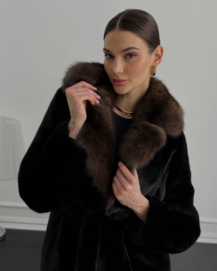 Premium collection 

Неймовірна шубка у довжині міді🔥
Хутро норки Black Glama у поєднанні з соболем💋

Виробник Греція 🇬🇷

🔝KASTORIA - перший в Україні офіційний член асоціації GREECFUR 🇺🇦🇬🇷

✅У нас є: 
•Розстроч